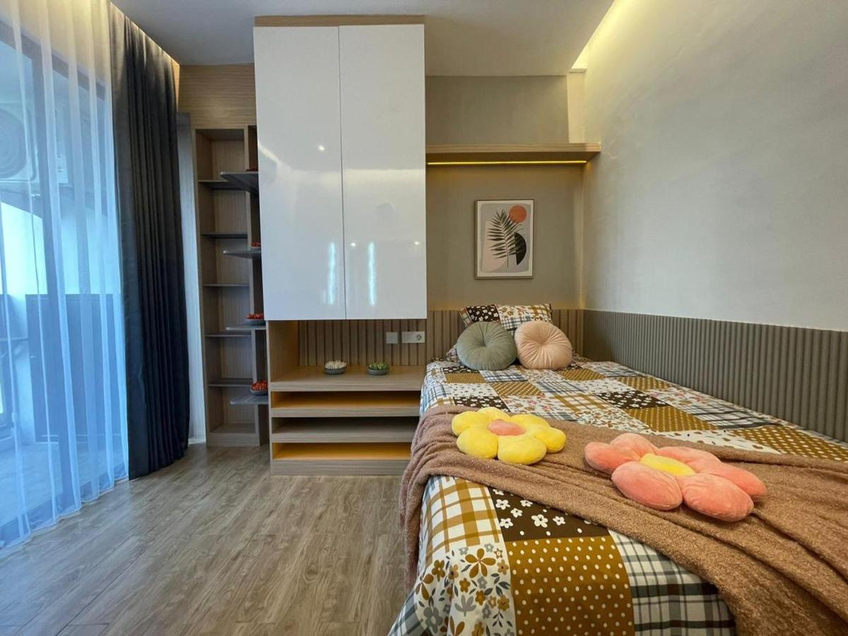 Stay.Vie Hotel Surabaya Luaran gambar