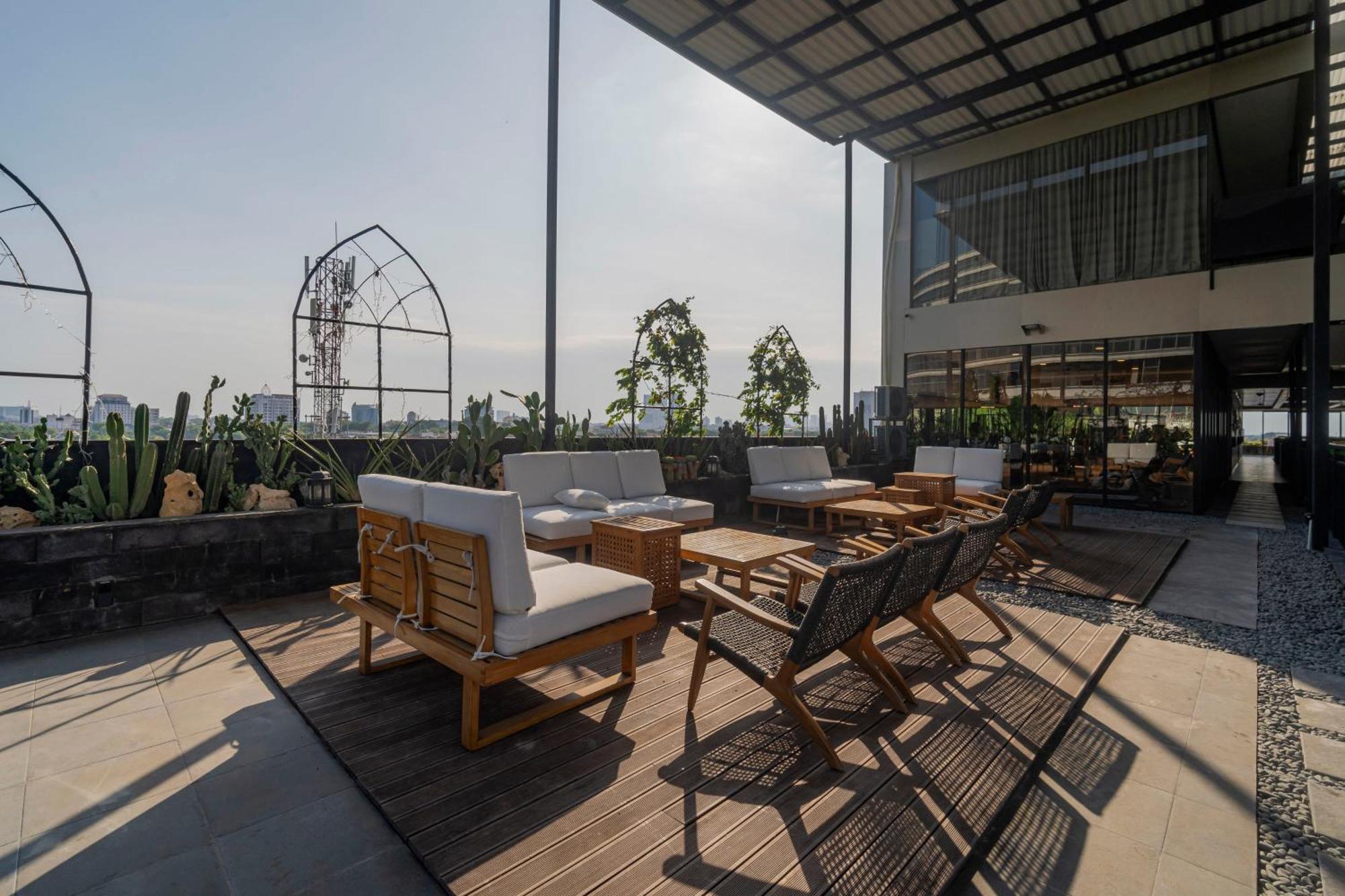 Stay.Vie Hotel Surabaya Luaran gambar