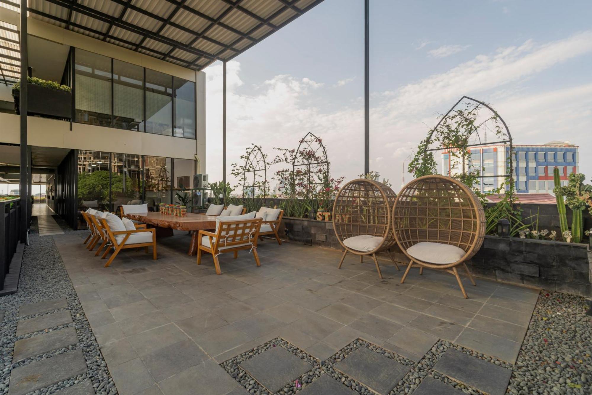 Stay.Vie Hotel Surabaya Luaran gambar