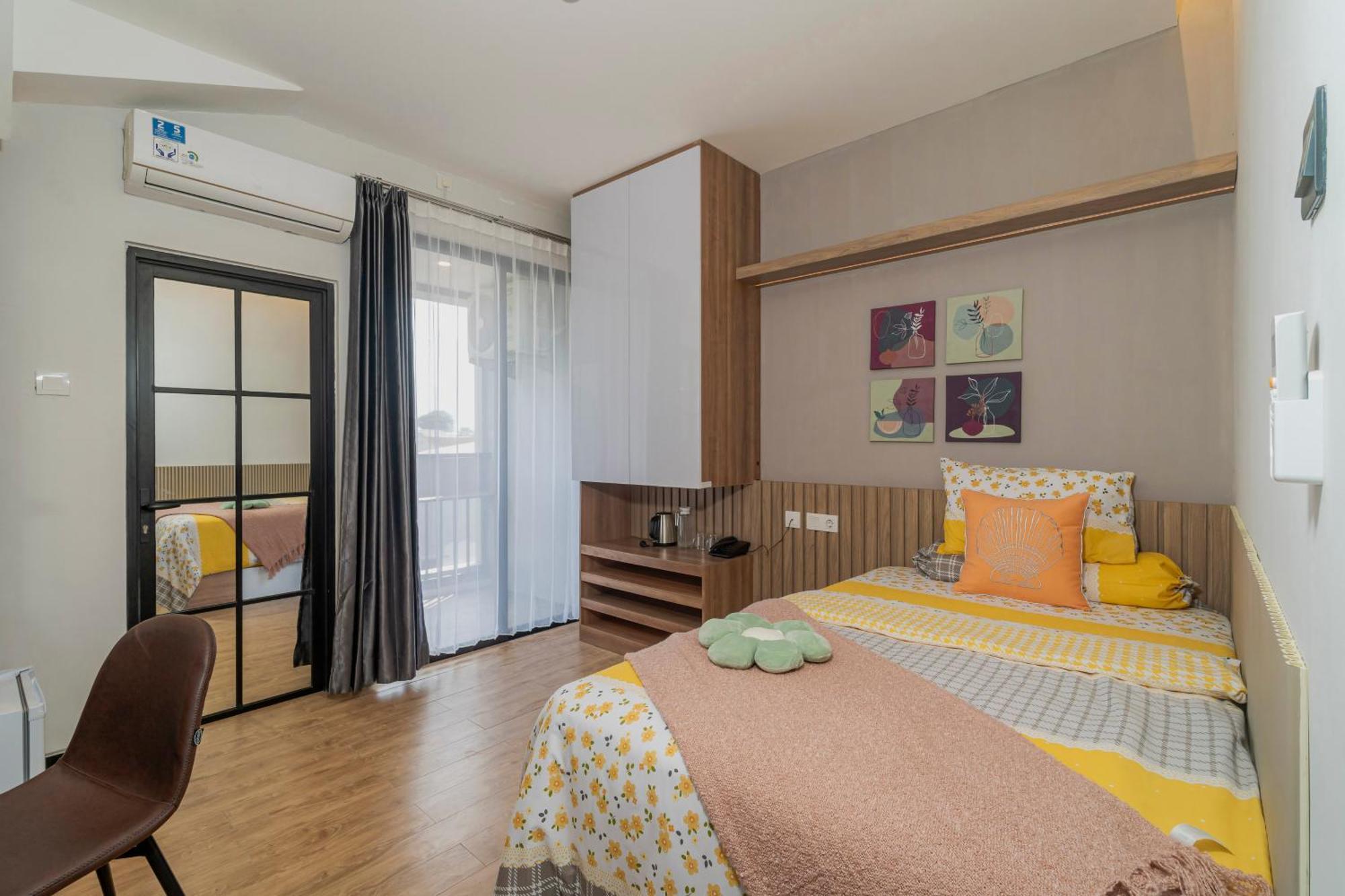 Stay.Vie Hotel Surabaya Luaran gambar