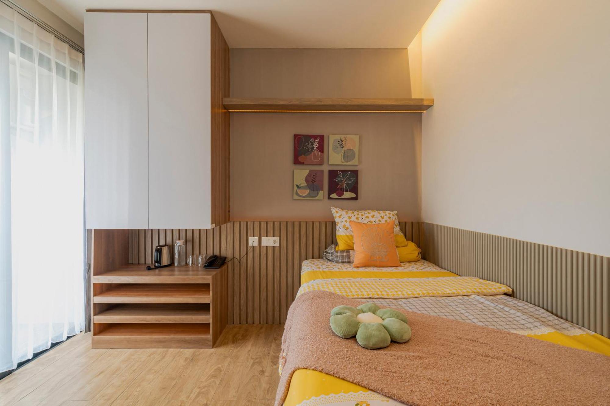 Stay.Vie Hotel Surabaya Luaran gambar