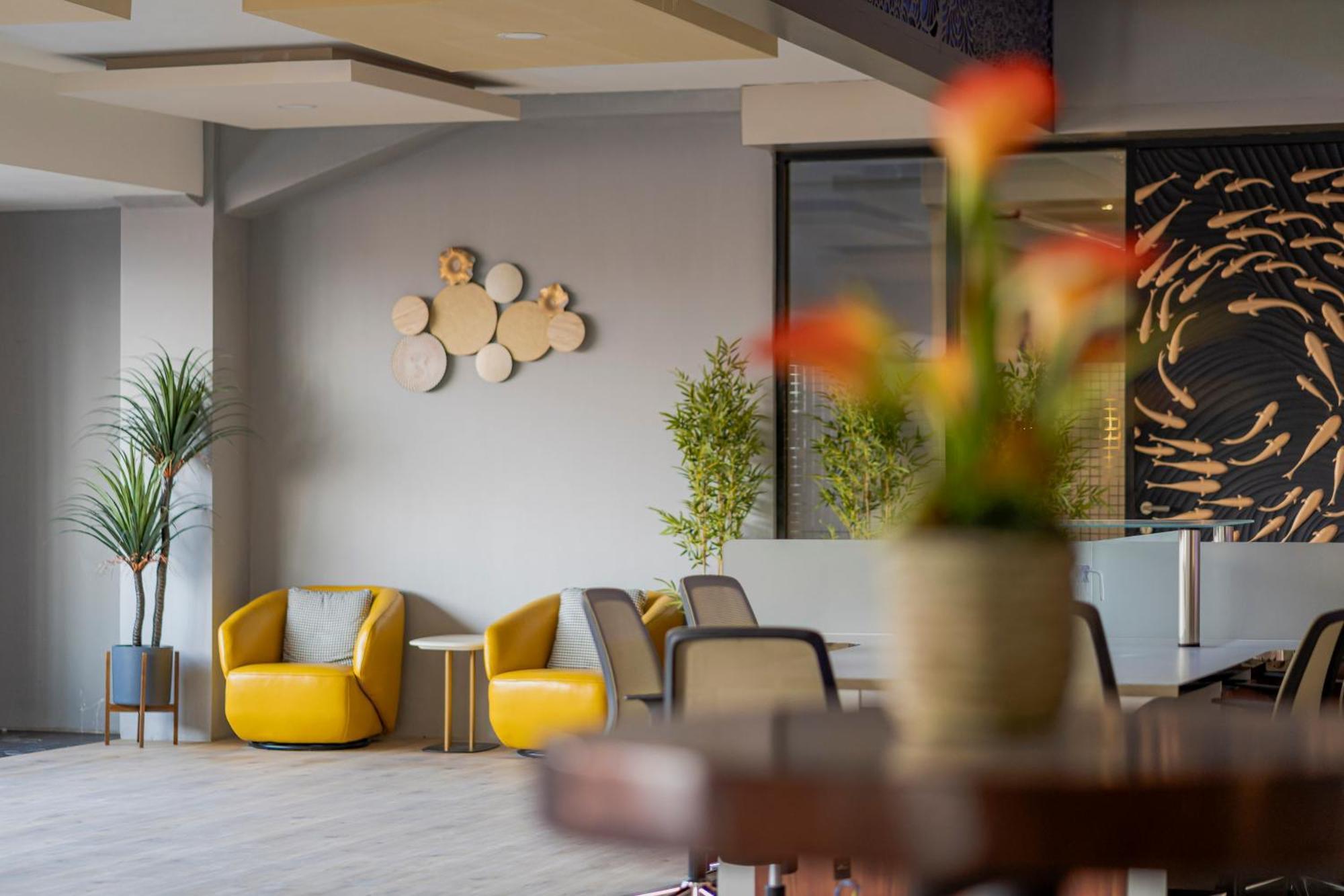 Stay.Vie Hotel Surabaya Luaran gambar