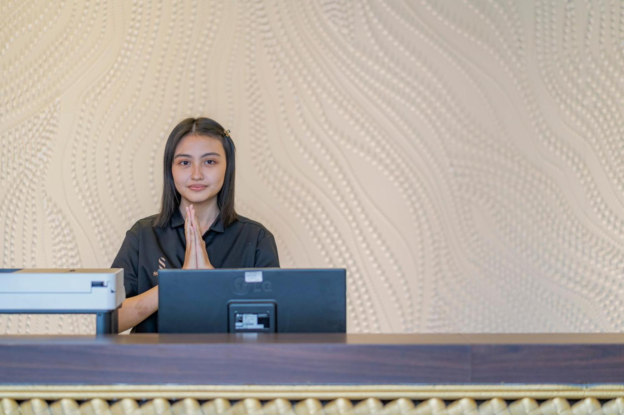 Stay.Vie Hotel Surabaya Luaran gambar